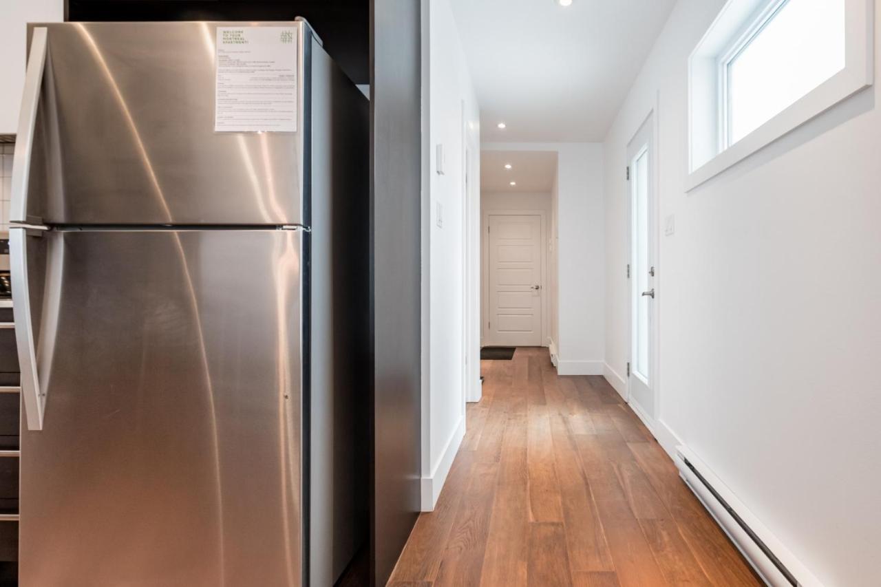 Sleek Condo In The Heart Of Little Italy By Den Stays Montréal Chambre photo