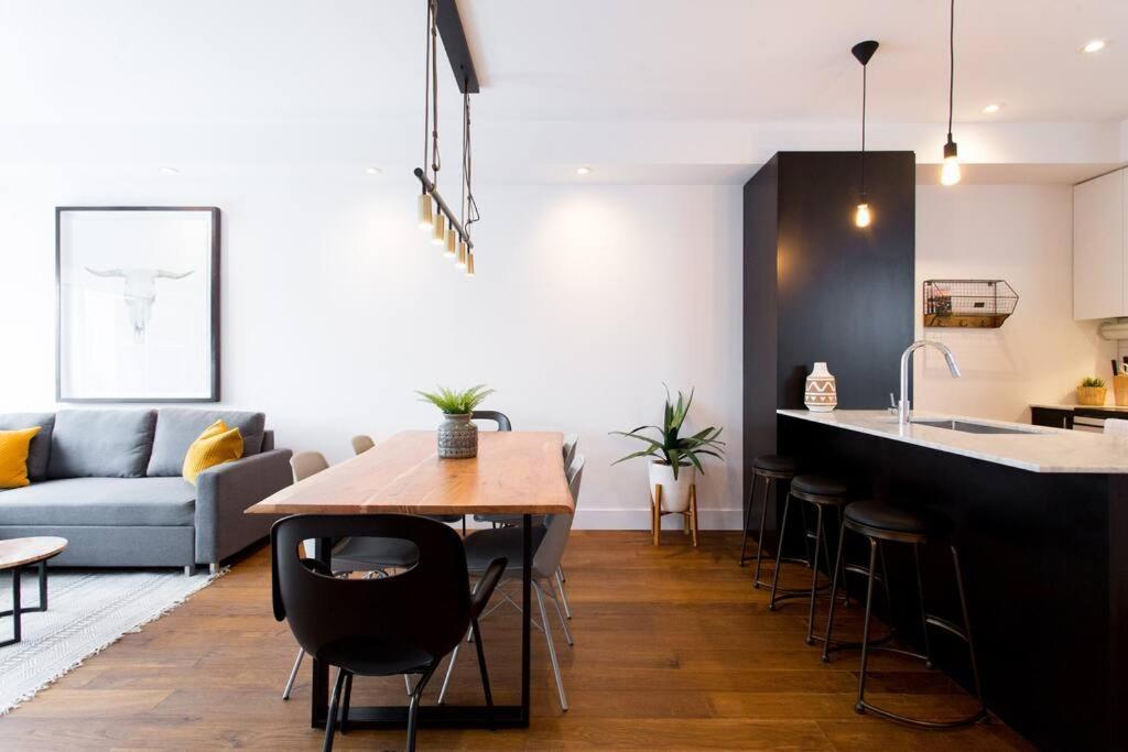 Sleek Condo In The Heart Of Little Italy By Den Stays Montréal Extérieur photo