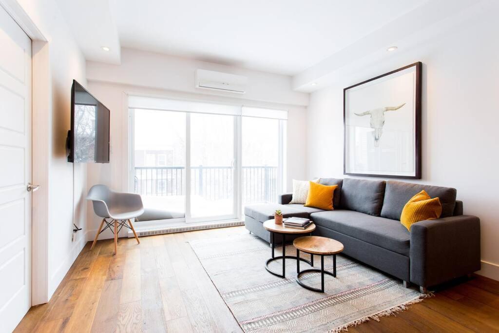 Sleek Condo In The Heart Of Little Italy By Den Stays Montréal Extérieur photo