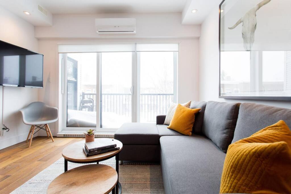 Sleek Condo In The Heart Of Little Italy By Den Stays Montréal Extérieur photo