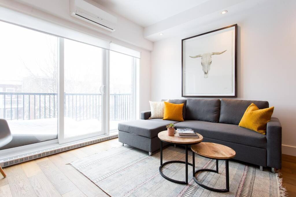 Sleek Condo In The Heart Of Little Italy By Den Stays Montréal Extérieur photo