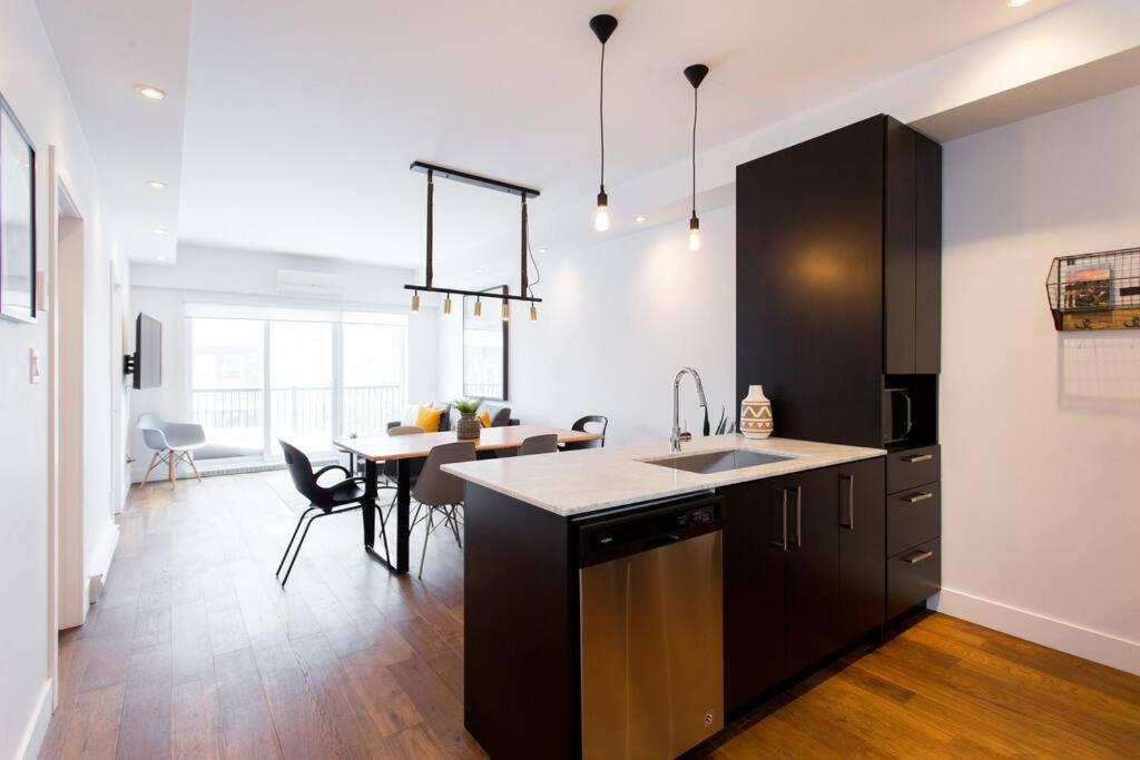 Sleek Condo In The Heart Of Little Italy By Den Stays Montréal Extérieur photo